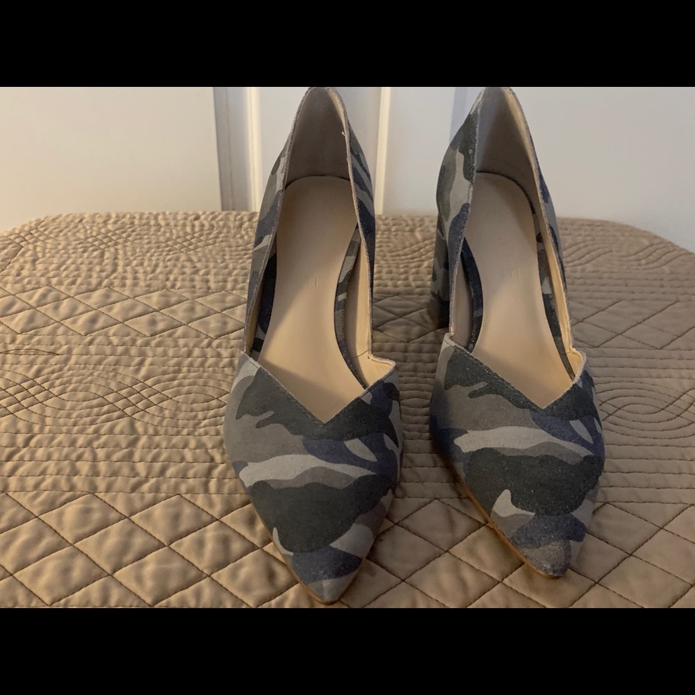 Shoes - Picture 4 of 6